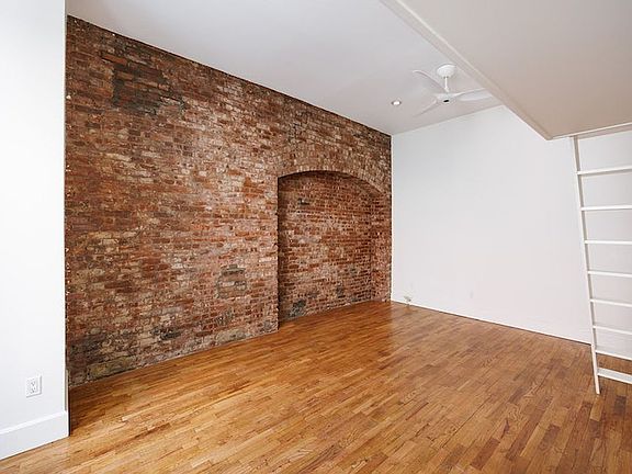 4th image of 23 Waverly Pl APT 2B