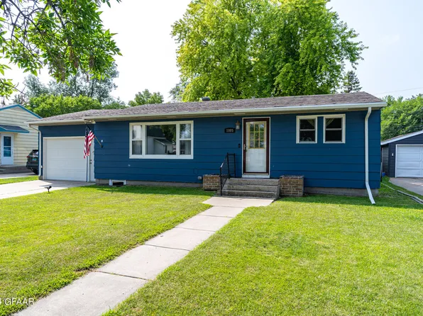 1805 12th Ave N, Grand Forks, ND 58203