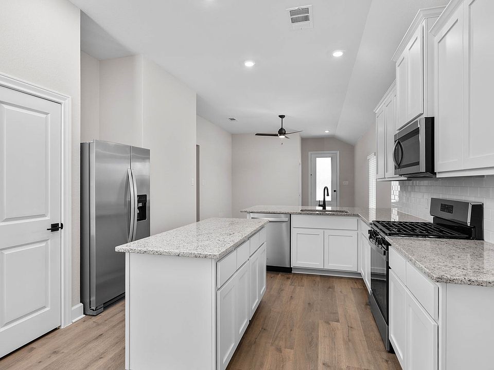 2nd image of 806 Princeton Heights Blvd