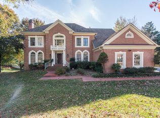 10721 Hunters Pl, Vienna, VA 22181