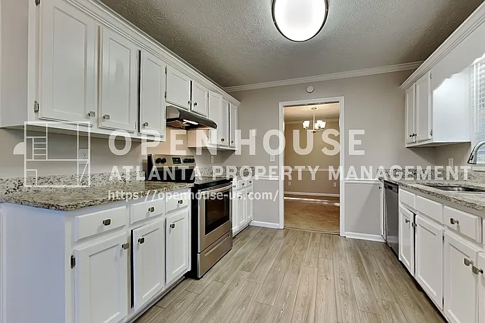 2290 Huntington Dr — Photo 8