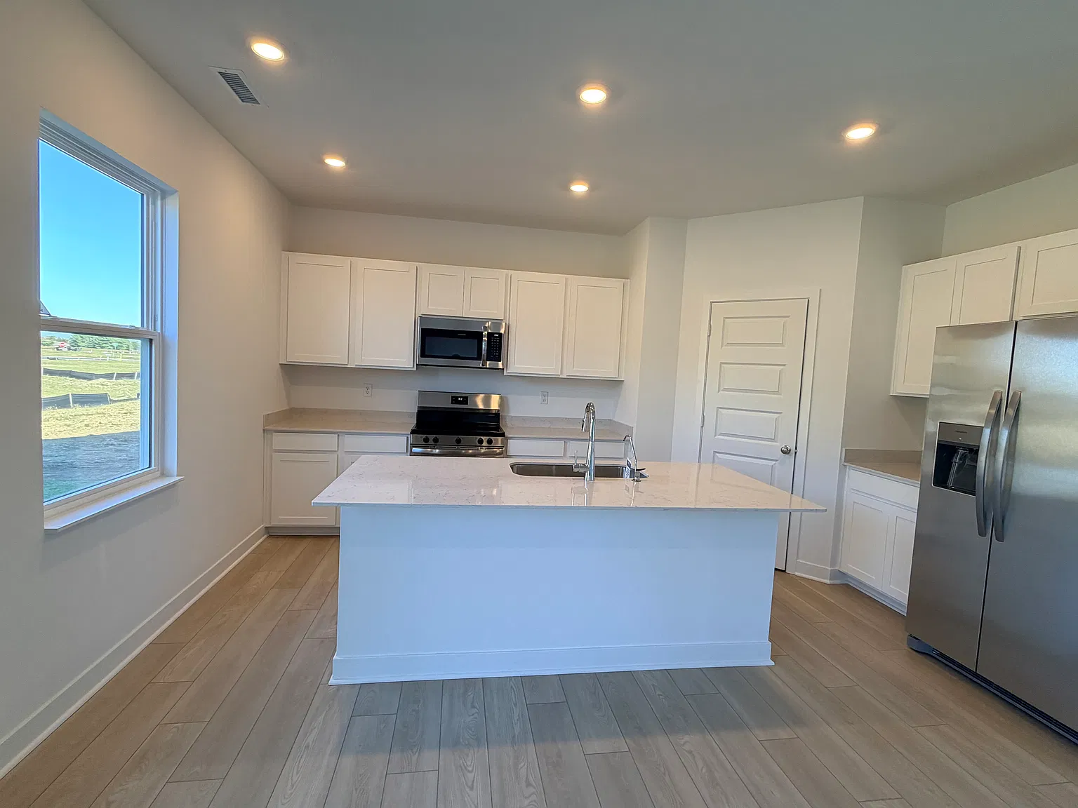 5 bed, $2,250 — Photo 3