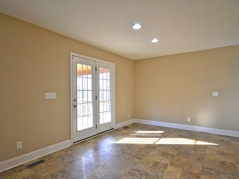 446 Cyprus Ct — Photo 7