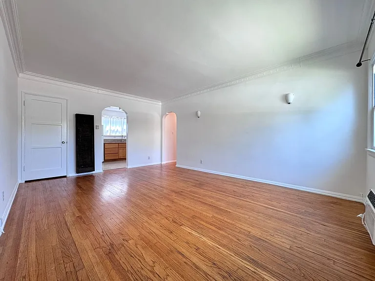 2800 St George St — Photo 3