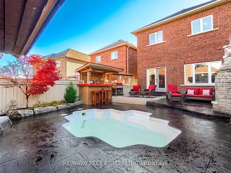 10 Pondmede Cres — Photo 24