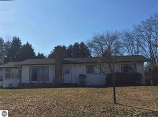 431 9th St, Frankfort, MI 49635