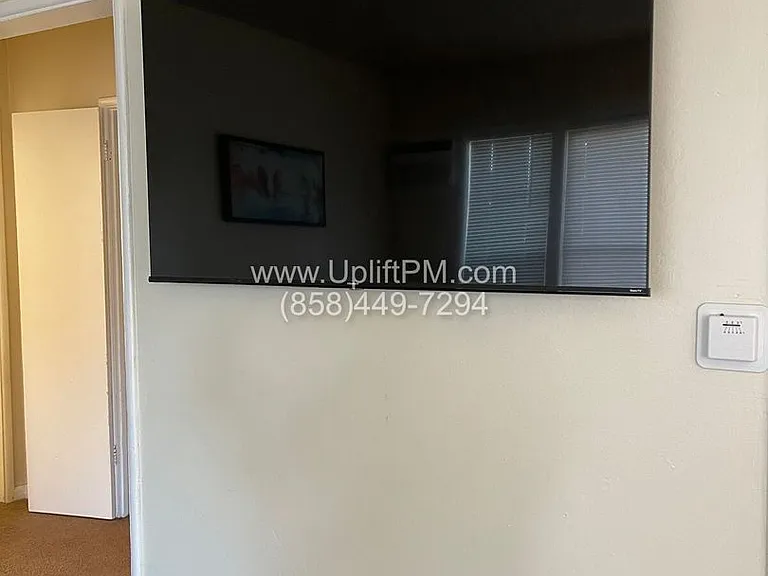 4829 Castle Ave — Photo 13
