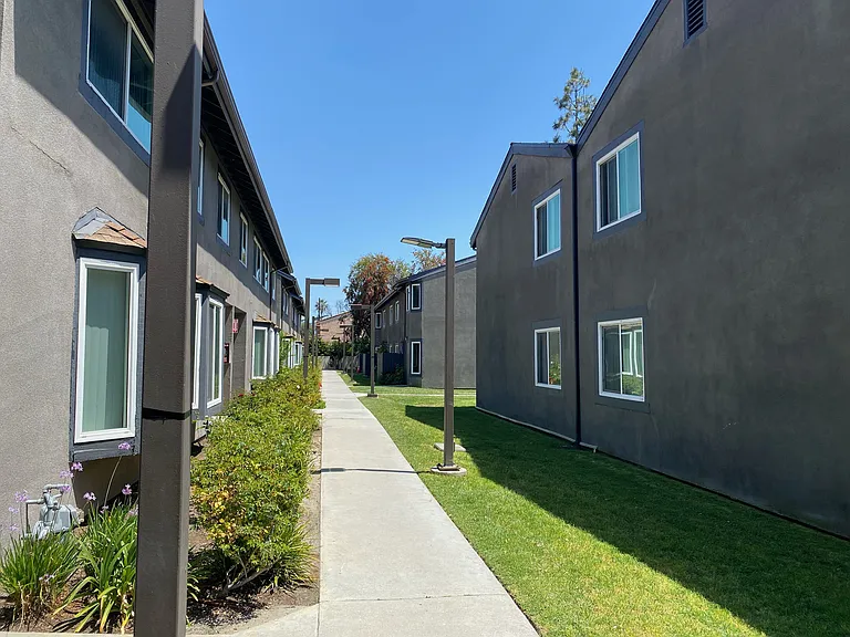 6530 Vineland Ave #111 — Photo 1