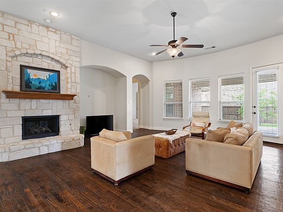 5th image of 285 Talbot Ln
