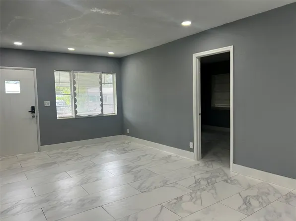 2218 Roosevelt St, Hollywood, FL 33020