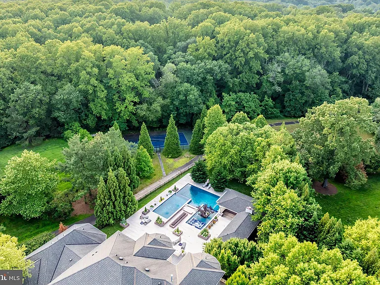 860 Nicholas Run Dr — Photo 6