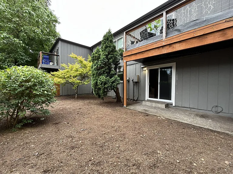 15827 NE Glisan St #5 — Photo 27