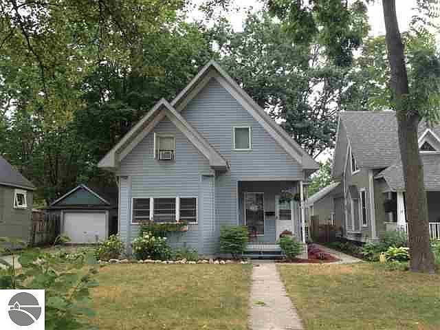 1st image of 411 W 7th St