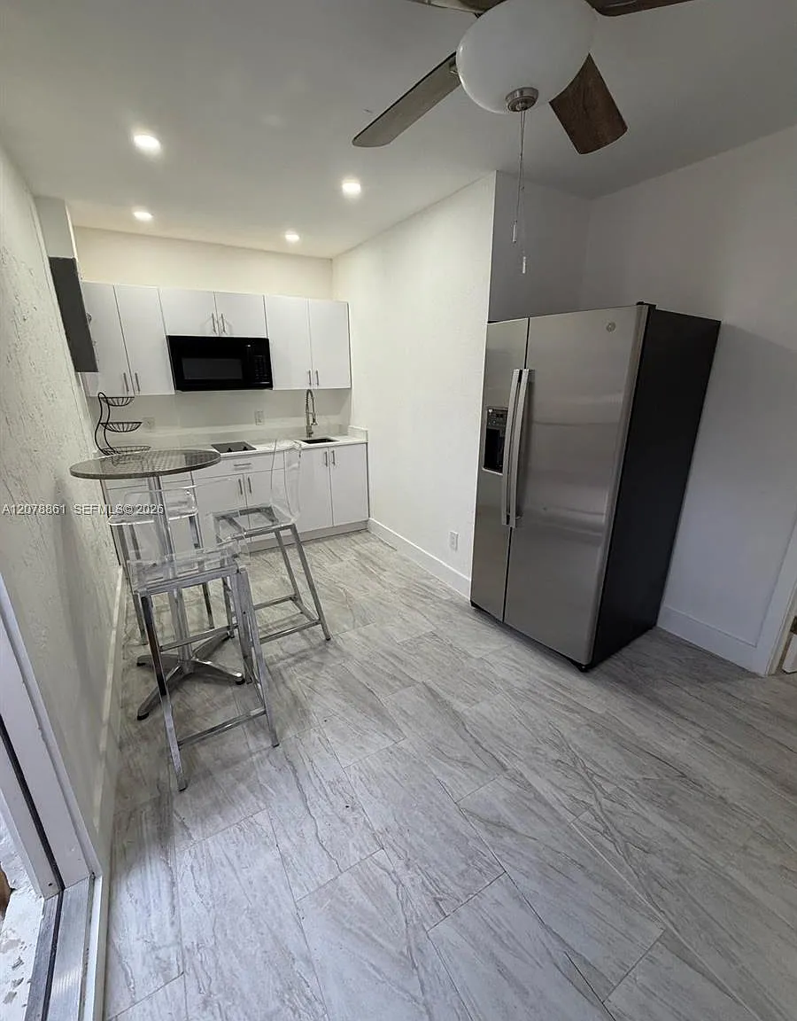 1 bed, 1.0 bath, $1,400 — Photo 2