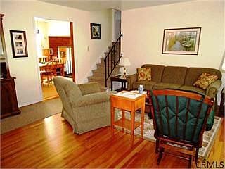 3rd image of 11 Tamarack Trl