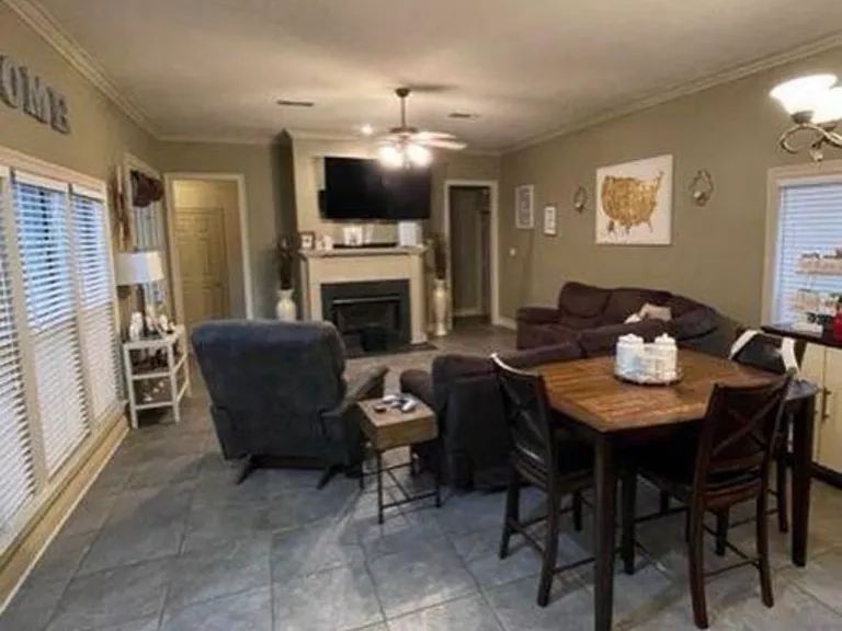 10352 Hillmont Ave — Photo 5