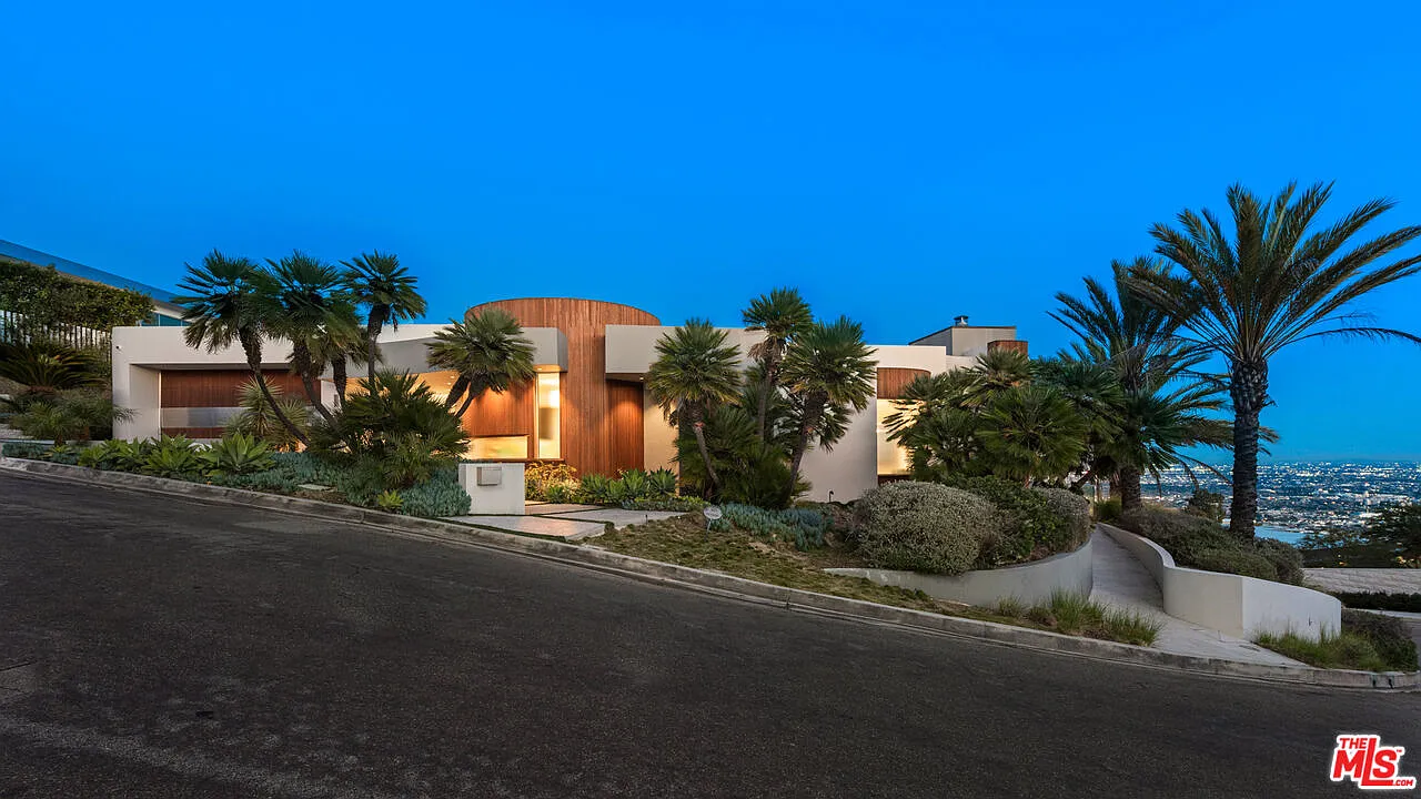 5 bed, 4.5 bath, 5749 sqft, $65,000 — Photo 2