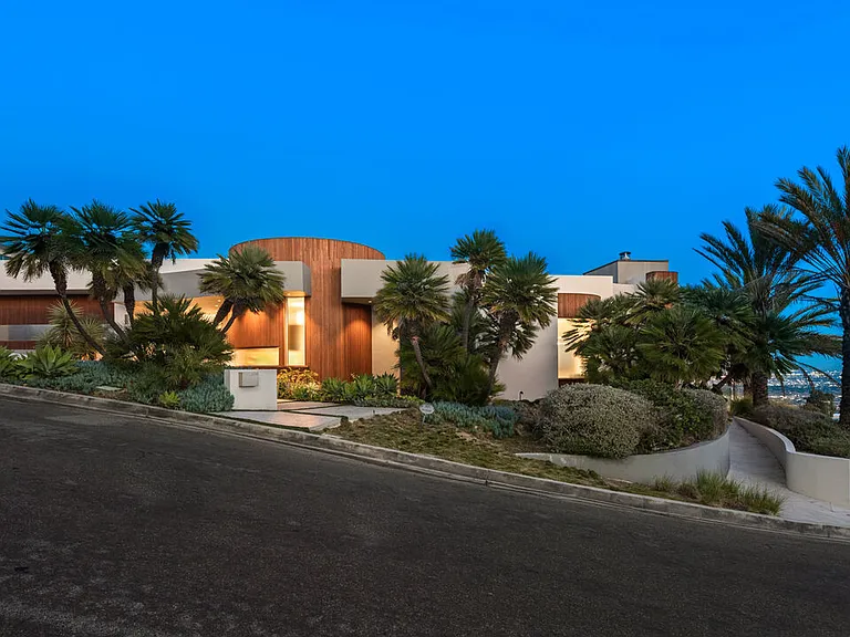 9305 Nightingale Dr — Photo 2