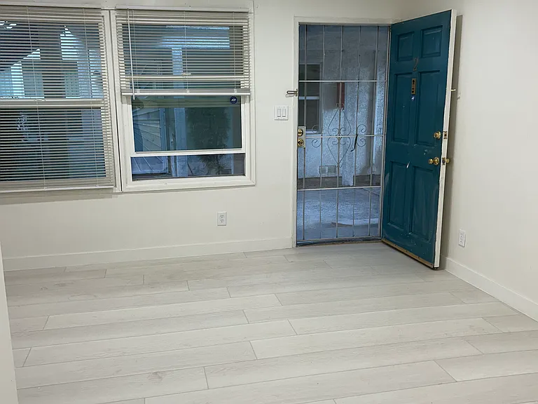 476 E Woodbury Rd #2 — Photo 4