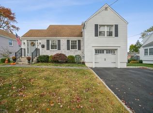 22 Edgewood Ave, Springfield, NJ 07081