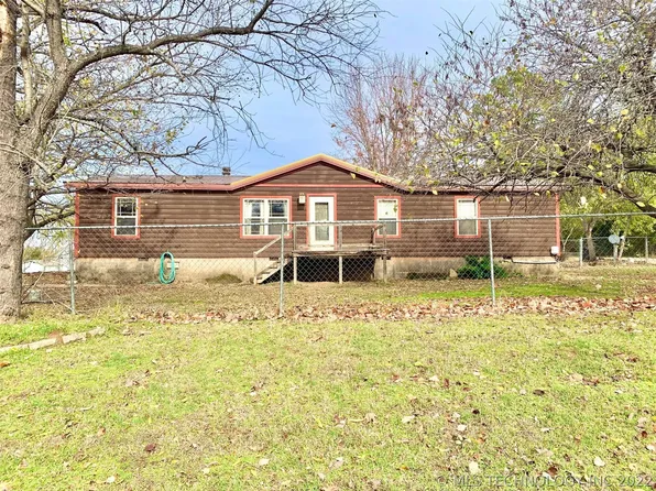 302 NE High St, Stigler, OK 74462