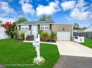 75 Illinois Ave, Waretown, NJ 08758