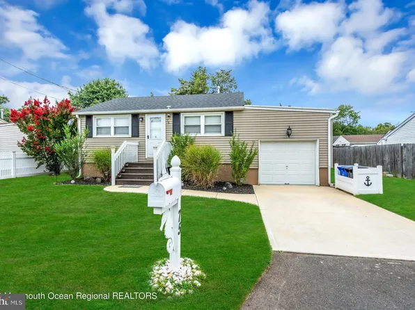 75 Illinois Ave, Waretown, NJ 08758