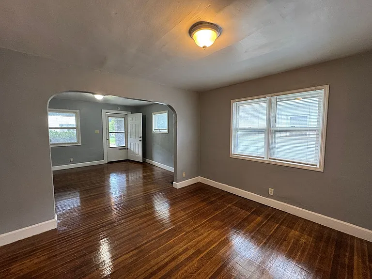 738 N Bosart Ave — Photo 7