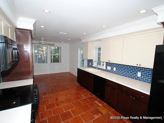 4th image of 1923 Beach Ave #A