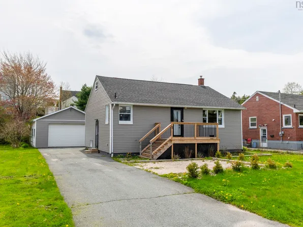 5 Birchfield Cres, Halifax, NS B3R 2E6