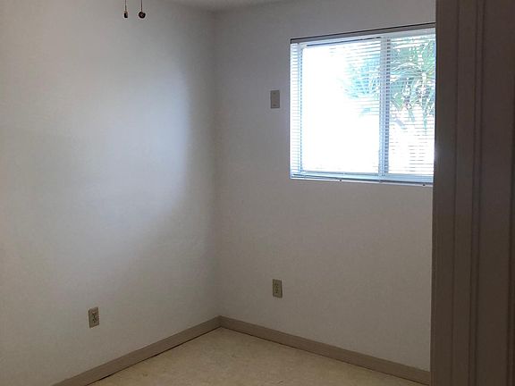 3rd image of 208 Goodland Dr E #3/4