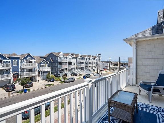 2nd image of 430 E 24th Ave #D