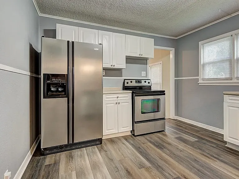 1006 Seneca Ave — Photo 4