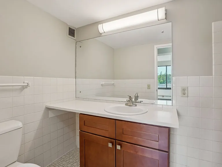 Interlachen Court — Photo 29