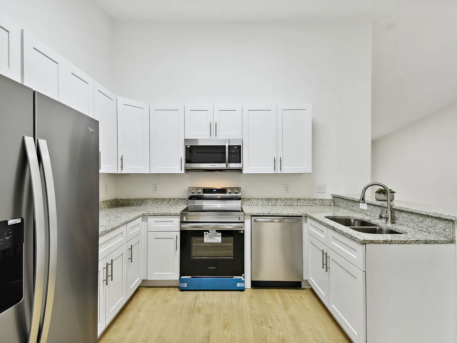 3 bed, 1222 sqft, $1,595 — Photo 3