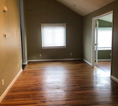 2nd image of 3293 Thomas Ave