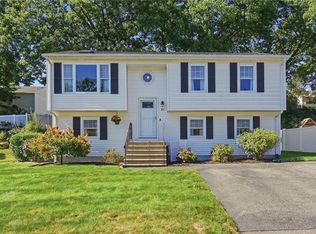 21 Lawnacre Dr, North Providence, RI 02911