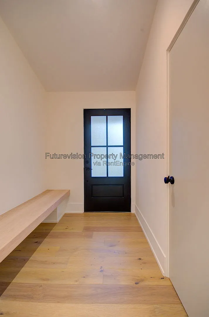 3 bed, 2.0 bath, 1960 sqft, $3,450 — Photo 2