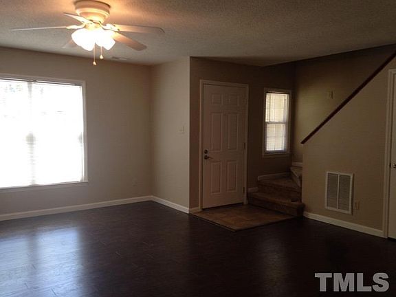 5th image of 2202 Caroline Dr