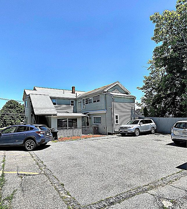 2nd image of 380 University Ave