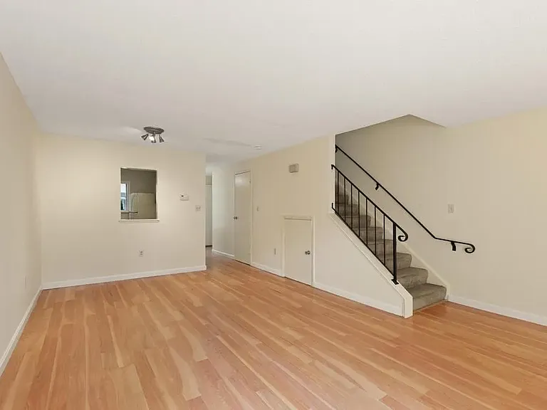 10 Silver Hill Ln — Photo 10