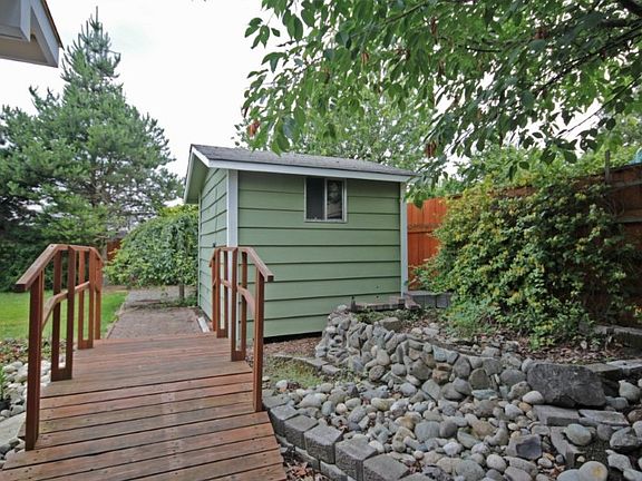 3rd image of 705 Cedar Dr