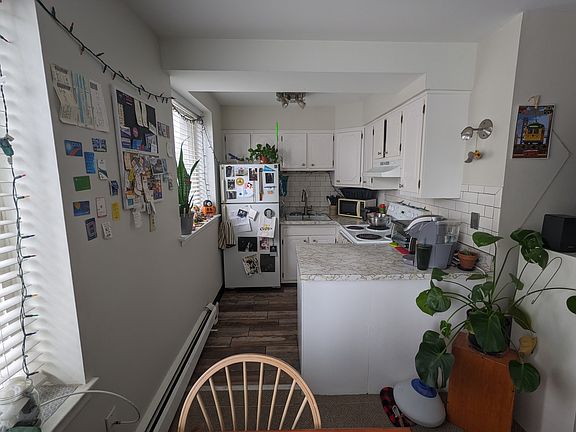 5th image of 539 W Stratford Pl APT 302