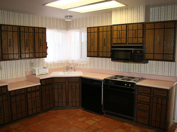 5th image of 1149 E Delano Dr