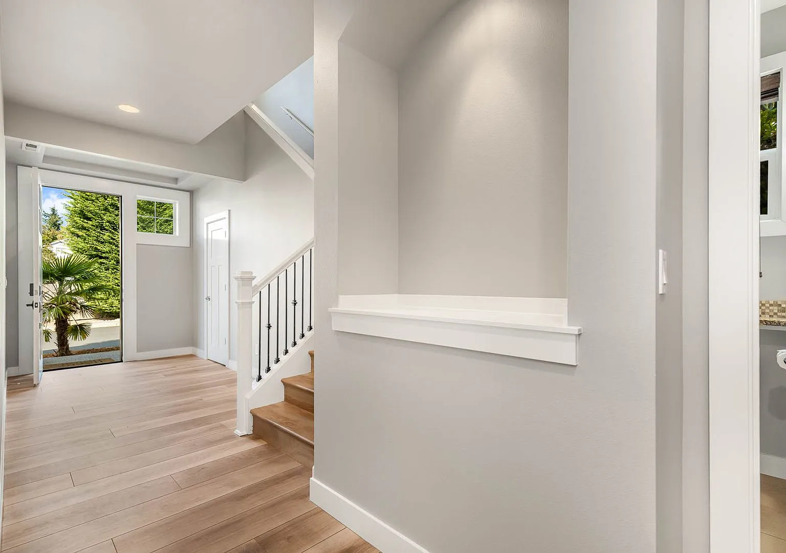 Beautiful Northbrook Home with High-End Finishes, Spacious Layout & Community Amenities — Photo 4