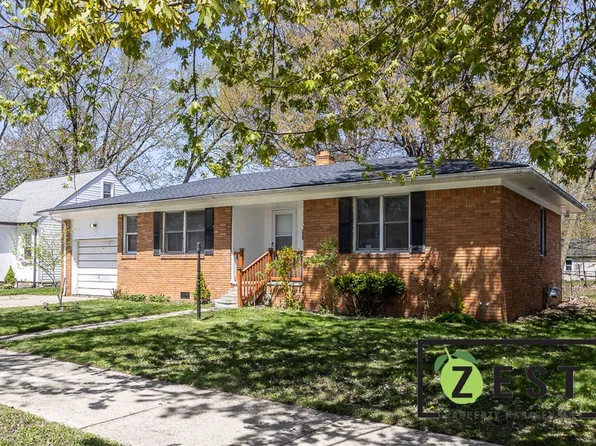 20933 Ridgemont Rd, Harper Woods, MI 48225
