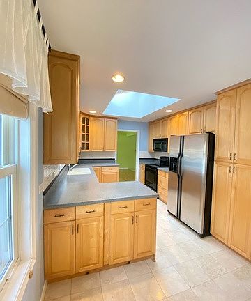 3rd image of 75 Oakwood Ln