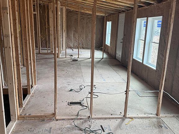 5th image of 152 Middle Oxbow Road