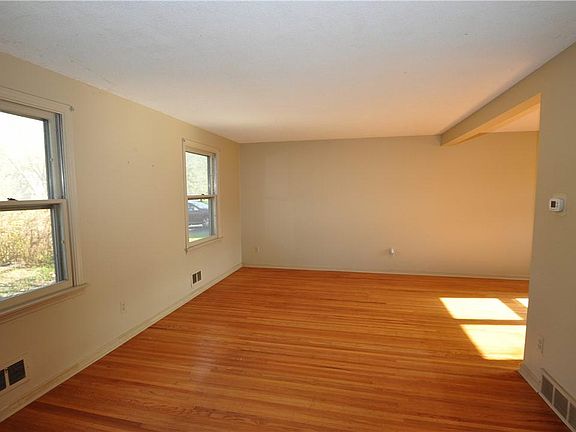 5th image of 152 Brentwood Ln