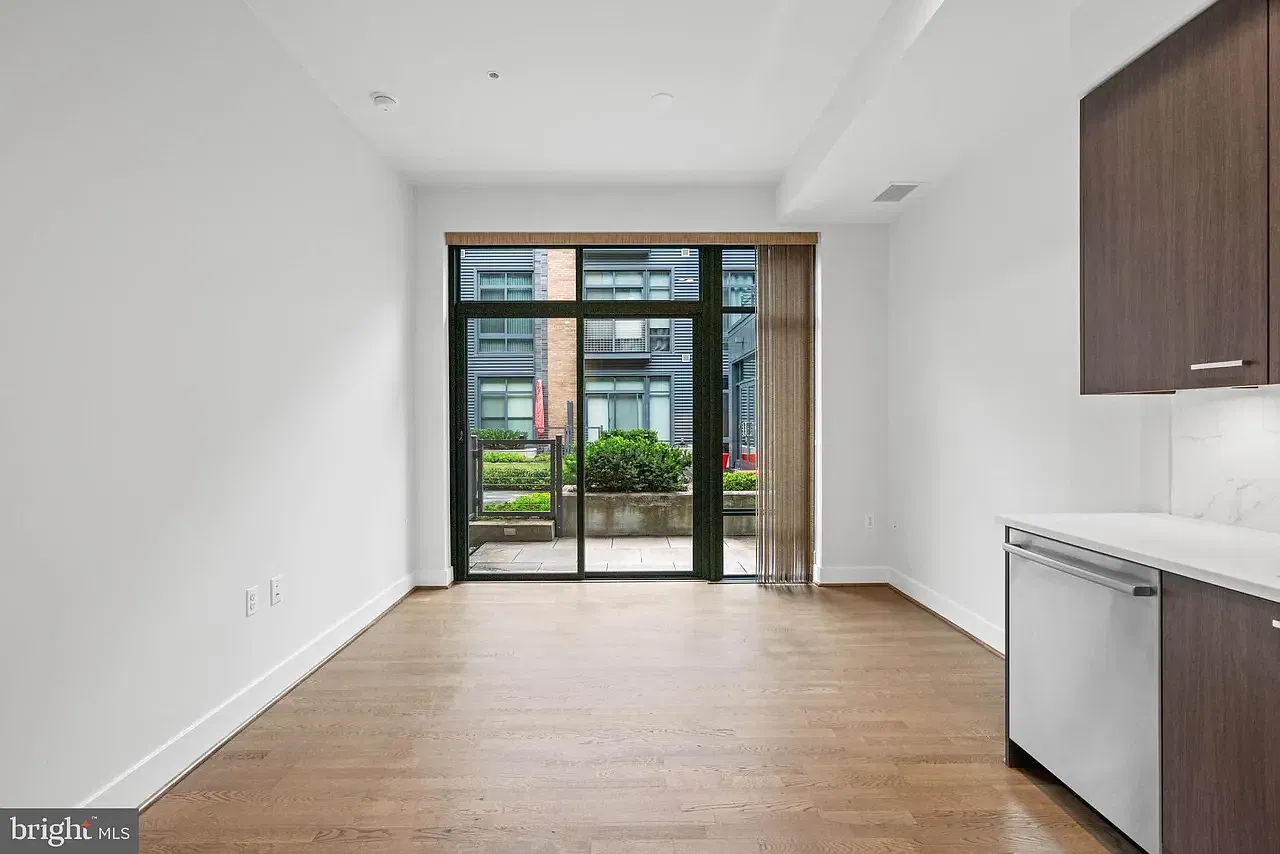 525 Water St SW — Photo 2